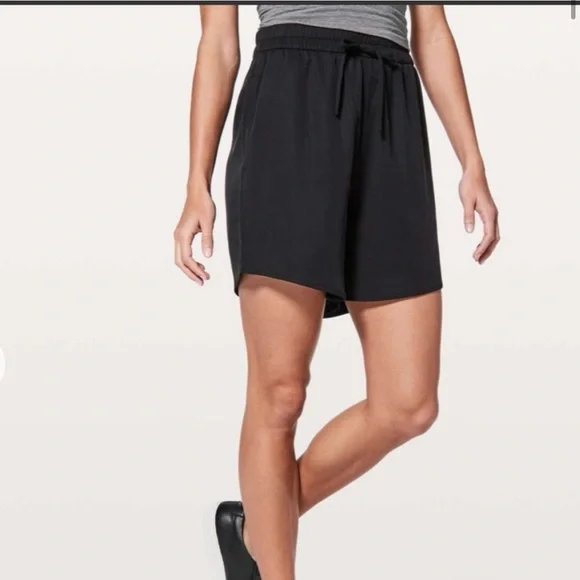 Lululemon I 8Draw String Black Shorts
